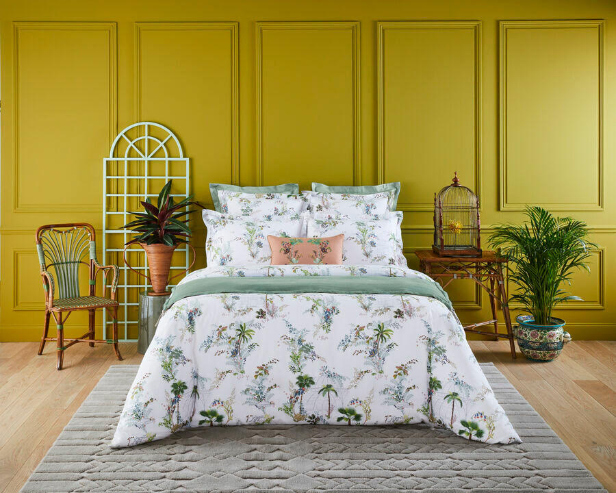 Jardins Decorative Pillow