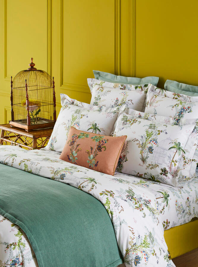 Jardins Decorative Pillow